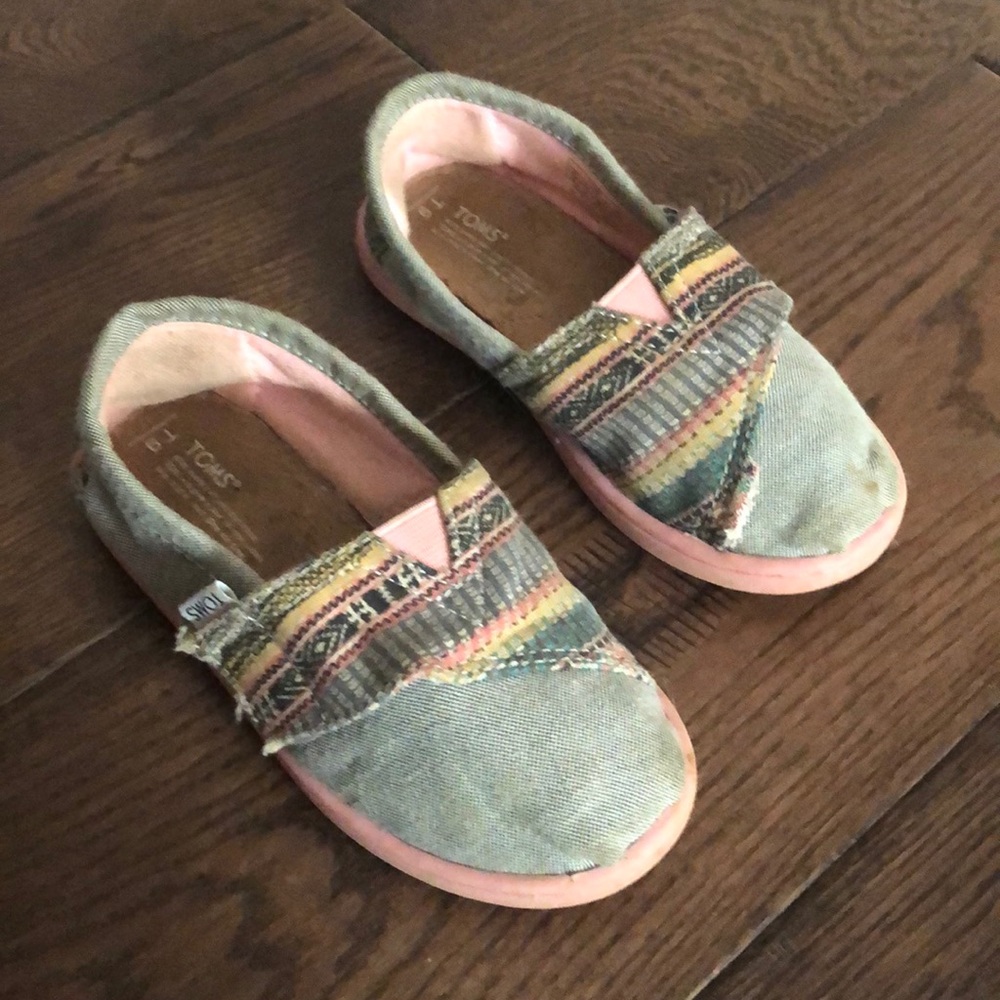 Toms size 9